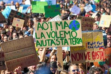 Laudate Deum. Fridays For Future, studenti italiani in piazza per il clima