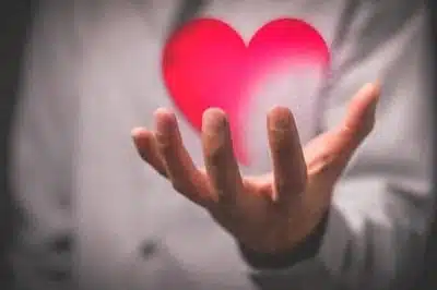 Il cuore in mano