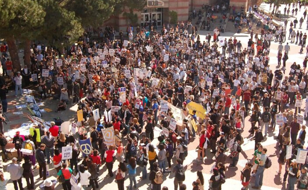 Studenti ujniversitari USA che protestano